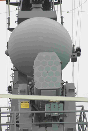 歼-15飞行员启动火控雷达对日机进行了间歇性照射警告！